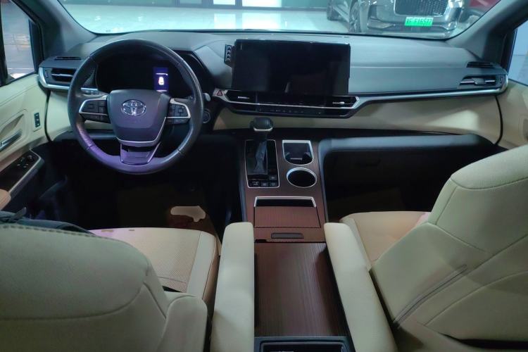 Used Toyota Granvia 2023 2.5L Hybrid Prestige PLUS Edition Interior 2