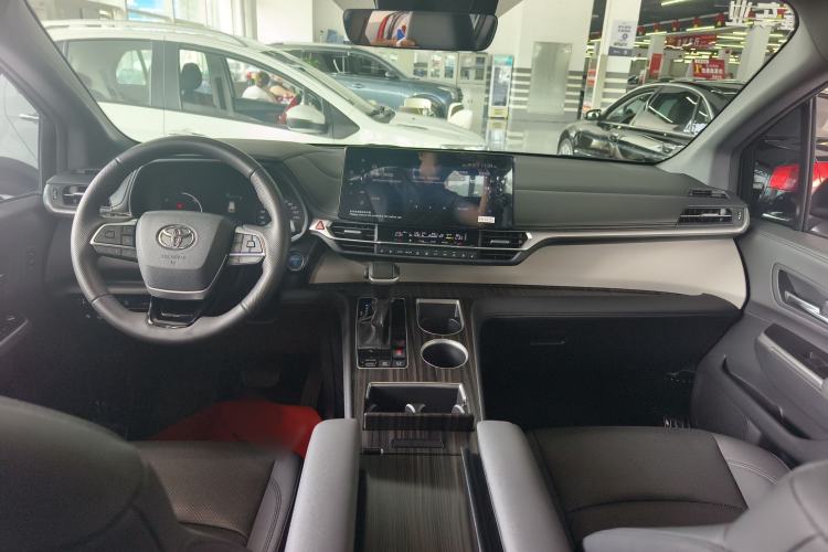 Used Toyota Granvia 2023 2.5L Hybrid Prestige VIP Edition Interior 3