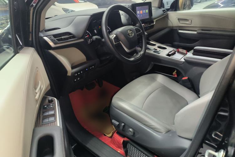 Used Toyota Granvia 2023 2.5L Hybrid Comfort Edition Interior 3