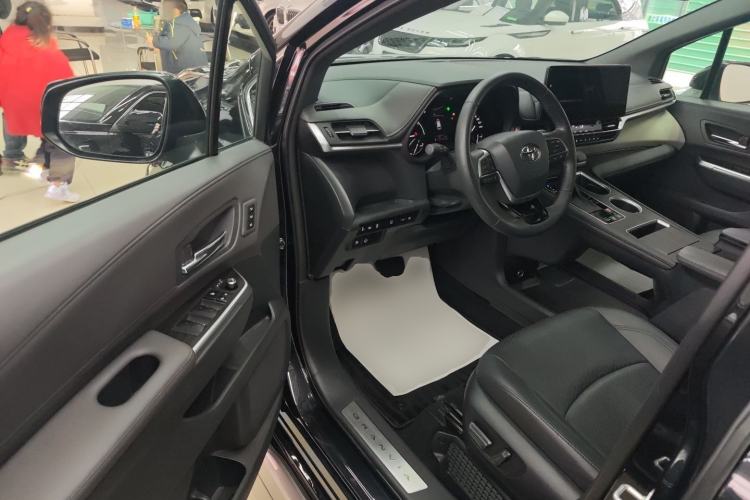 Used Toyota Granvia 2023 2.5L Hybrid Prestige VIP Edition Interior 3