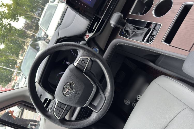 Used Toyota Granvia 2023 2.5L Hybrid Luxury Edition Interior 3
