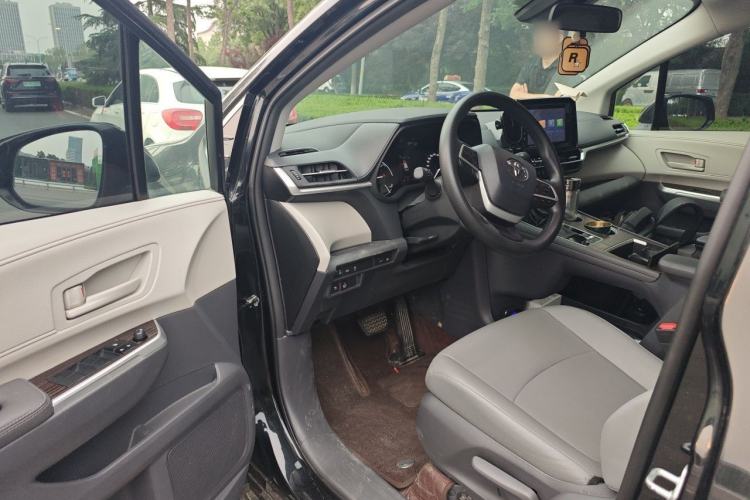 Used Toyota Granvia 2023 2.5L Hybrid Comfort Edition Interior 3
