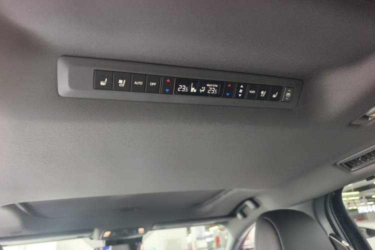 Used Toyota Granvia 2023 2.5L Hybrid Prestige VIP Edition Interior 4