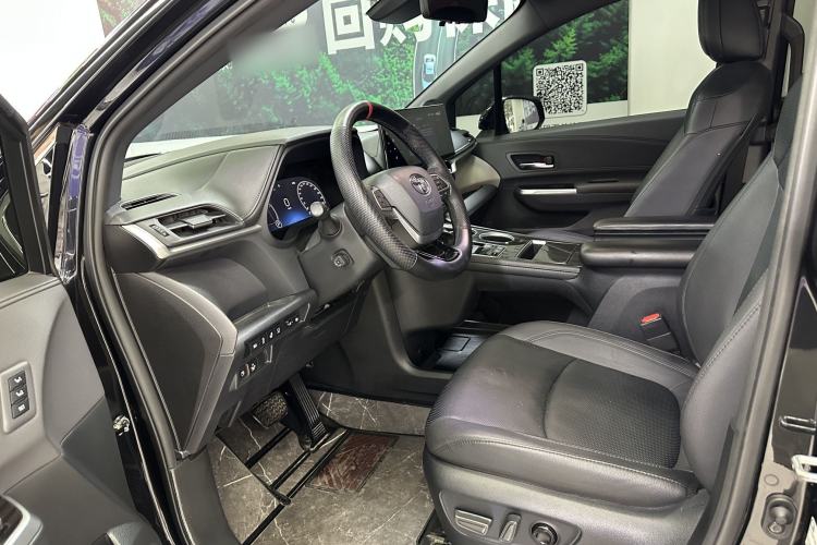 Used Toyota Granvia 2023 2.5L Hybrid Flagship VIP Edition Interior 4