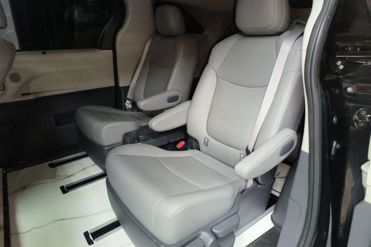 Used Toyota Granvia 2023 2.5L Hybrid Comfort Edition Interior 4