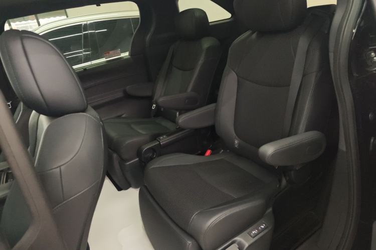 Used Toyota Granvia 2023 2.5L Hybrid Prestige VIP Edition Interior 4