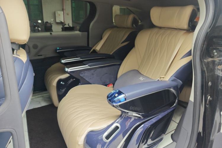 Used Toyota Granvia 2023 2.5L Hybrid Comfort Edition Interior 4