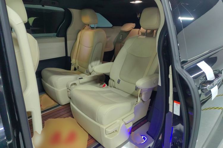 Used Toyota Granvia 2023 2.5L Hybrid Prestige PLUS Edition Interior 4
