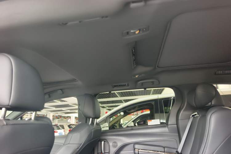 Used Toyota Granvia 2023 2.5L Hybrid Prestige VIP Edition Interior 5