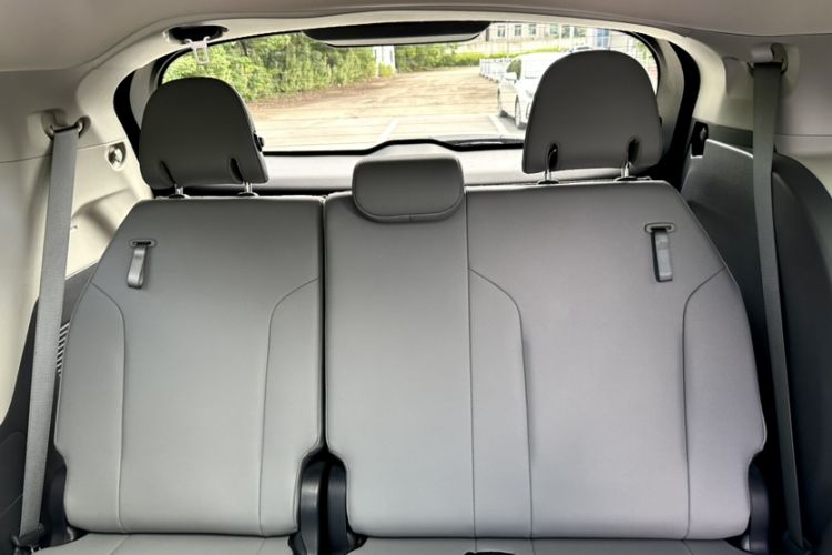 Used Toyota Granvia 2023 2.5L Hybrid Luxury Edition Interior 5