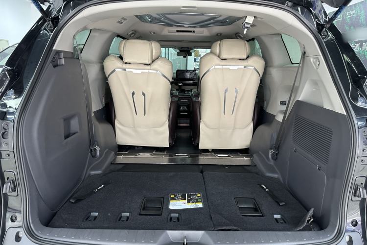 Used Toyota Granvia 2023 2.5L Hybrid Comfort Edition Interior 6