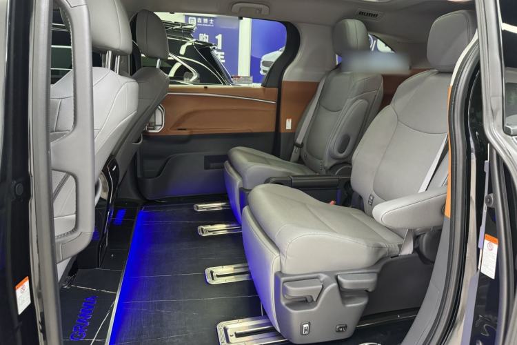 Used Toyota Granvia 2023 2.5L Hybrid Luxury Edition Interior 6