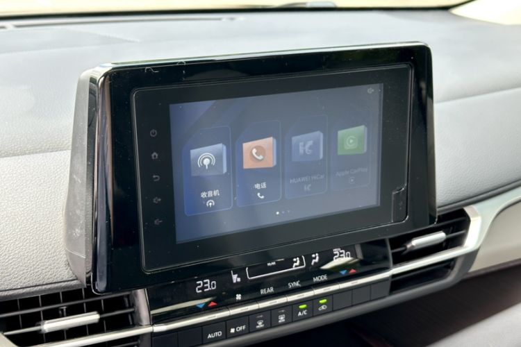 Used Toyota Granvia 2023 2.5L Hybrid Luxury Edition Interior 6