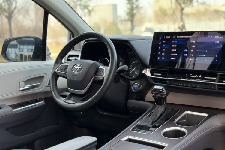 Used Toyota Granvia 2023 2.5L Hybrid Prestige PLUS Edition Interior 6