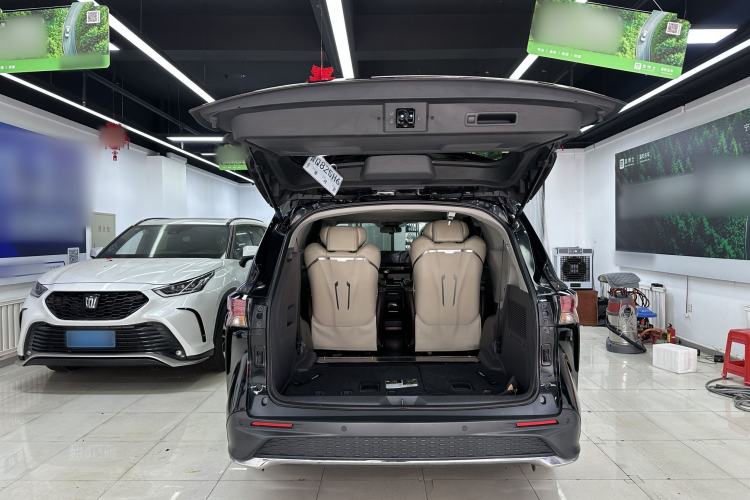 Used Toyota Granvia 2023 2.5L Hybrid Comfort Edition Interior 7