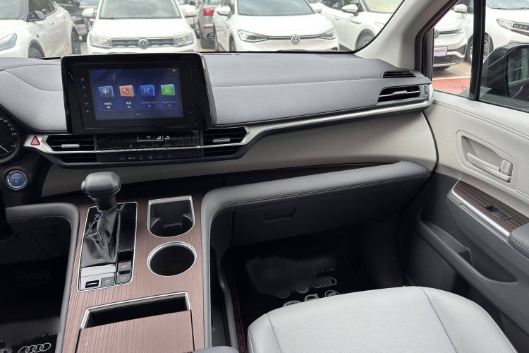 Used Toyota Granvia 2023 2.5L Hybrid Luxury Edition Interior 7