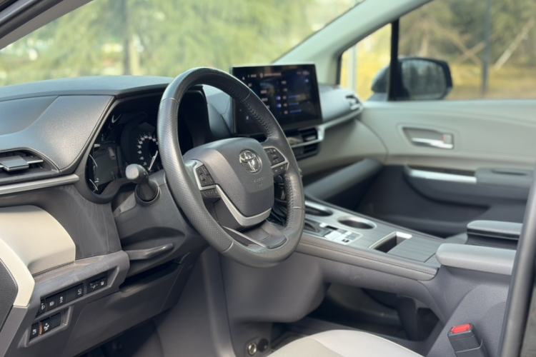 Used Toyota Granvia 2023 2.5L Hybrid Prestige PLUS Edition Interior 7