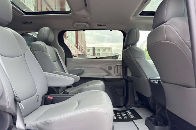 Used Toyota Granvia 2023 2.5L Hybrid Luxury Edition Interior 8