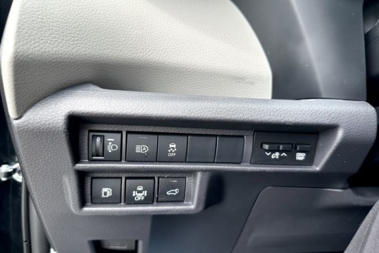 Used Toyota Granvia 2023 2.5L Hybrid Luxury Edition Interior 9