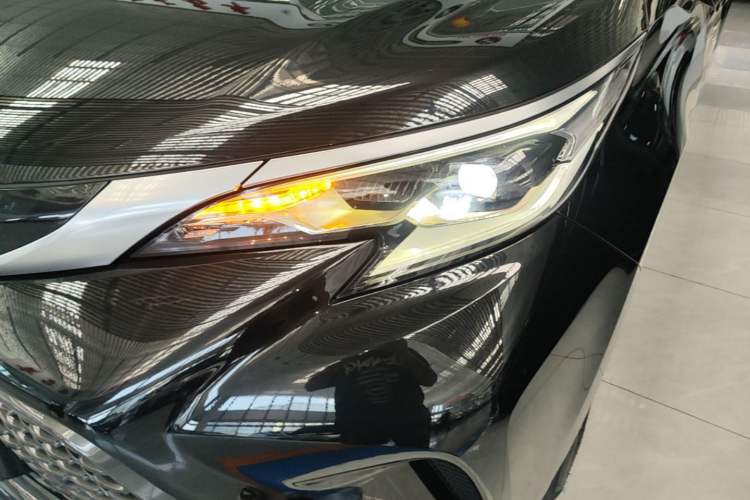 Used Toyota Granvia 2023 2.5L Hybrid Prestige PLUS Edition Left Front Headlight