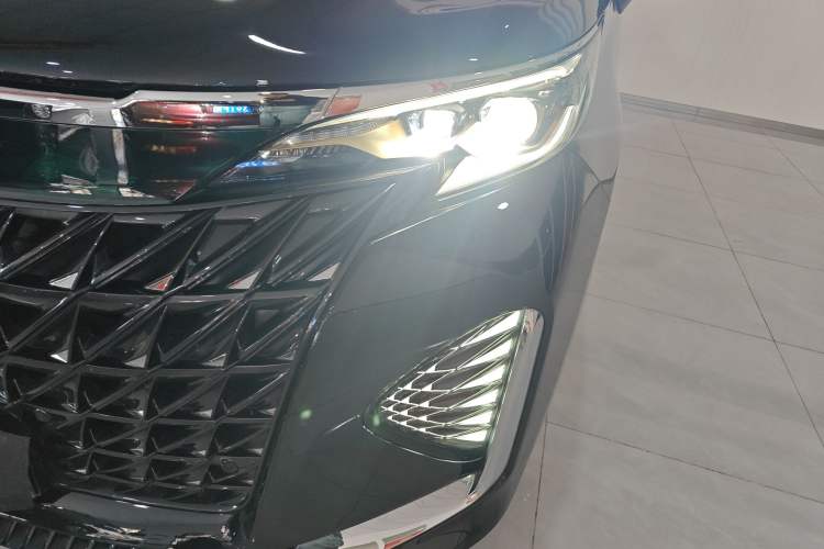 Used Toyota Granvia 2023 2.5L Hybrid Prestige PLUS Edition Left Front Headlight