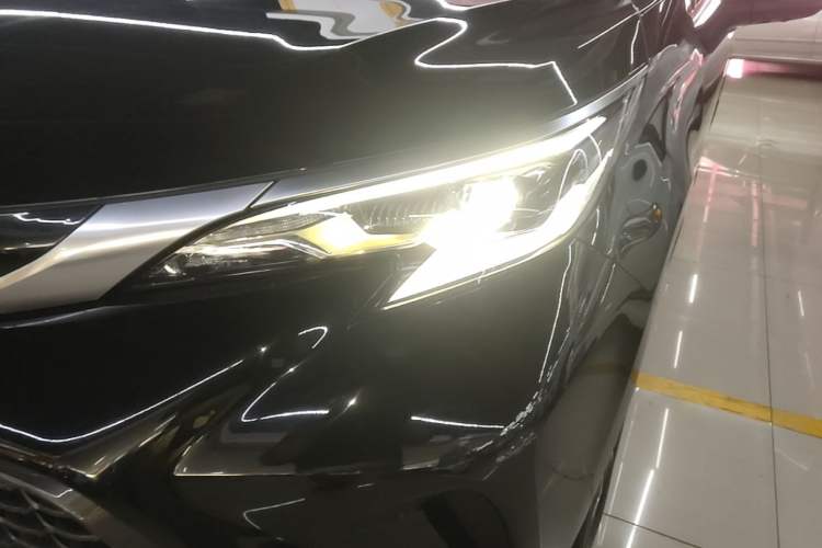 Used Toyota Granvia 2023 2.5L Hybrid Prestige PLUS Edition Left Front Headlight