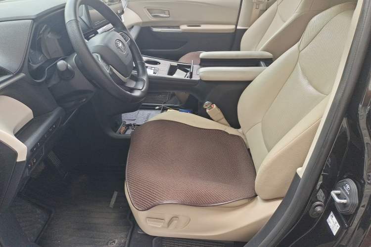 Used Toyota Granvia 2023 2.5L Hybrid Prestige PLUS Edition Left Front Seat