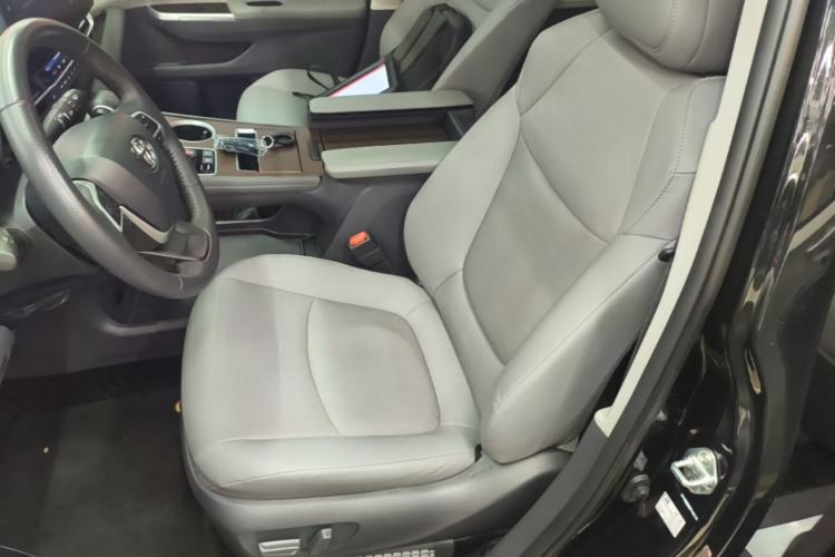 Used Toyota Granvia 2023 2.5L Hybrid Prestige PLUS Edition Left Front Seat