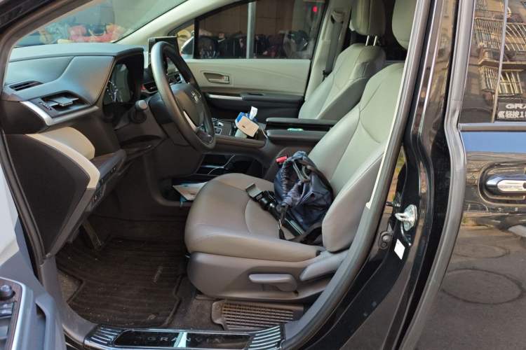 Used Toyota Granvia 2023 2.5L Hybrid Comfort Edition Left Front Seat