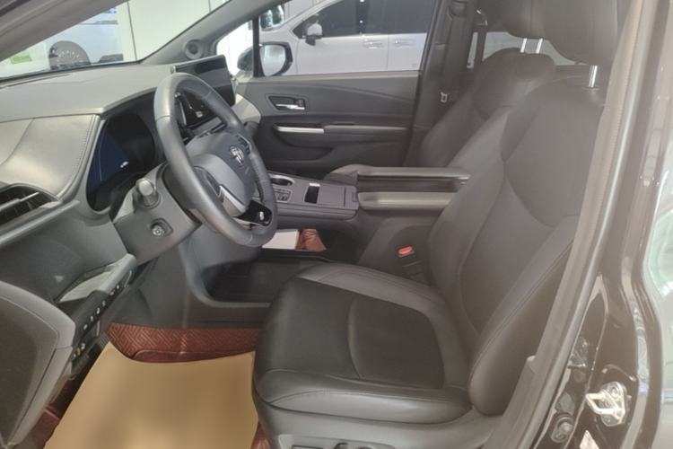 Used Toyota Granvia 2023 2.5L Hybrid Flagship VIP Edition Left Front Seat