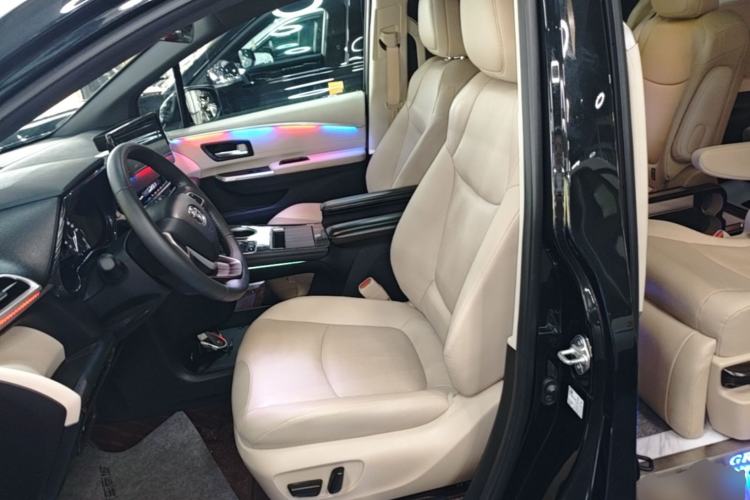 Used Toyota Granvia 2023 2.5L Hybrid Prestige PLUS Edition Left Front Seat