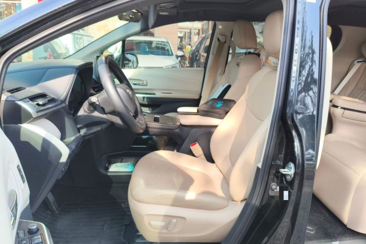 Used Toyota Granvia 2023 2.5L Hybrid Prestige VIP Edition Left Front Seat