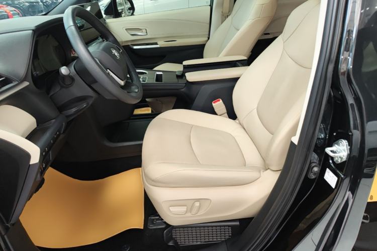 Used Toyota Granvia 2023 2.5L Hybrid Prestige PLUS Edition Left Front Seat