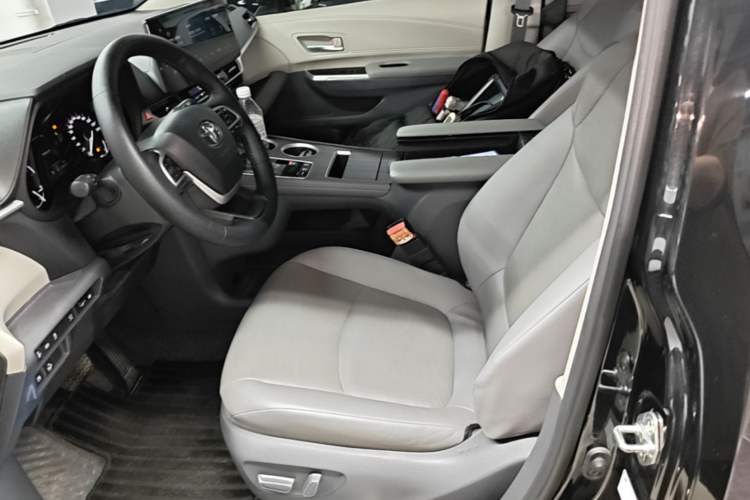Used Toyota Granvia 2023 2.5L Hybrid Prestige PLUS Edition Left Front Seat