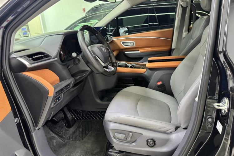 Used Toyota Granvia 2023 2.5L Hybrid Luxury Edition Left Front Seat