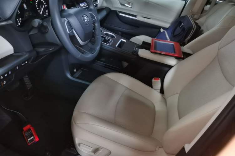 Used Toyota Granvia 2023 2.5L Hybrid Prestige PLUS Edition Left Front Seat