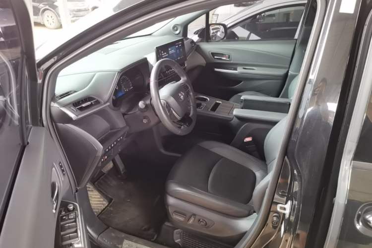 Used Toyota Granvia 2023 2.5L Hybrid Flagship VIP Edition Left Front Seat