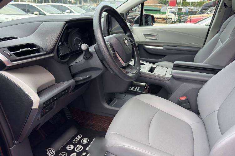 Used Toyota Granvia 2023 2.5L Hybrid Luxury Edition Left Front Seat