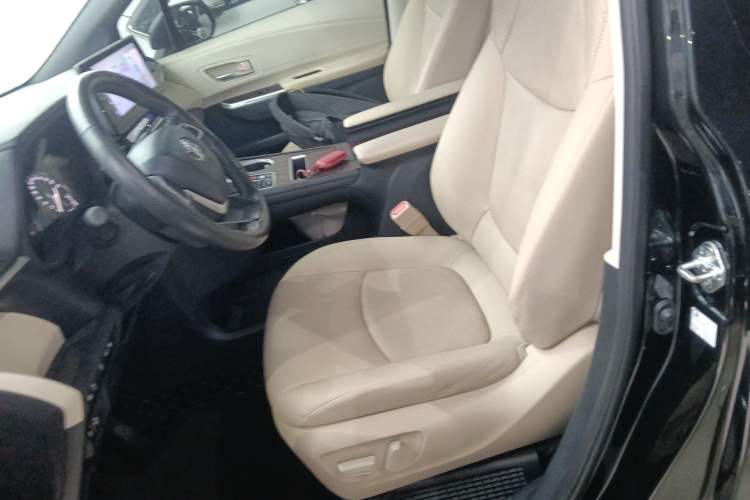 Used Toyota Granvia 2023 2.5L Hybrid Prestige PLUS Edition Left Front Seat