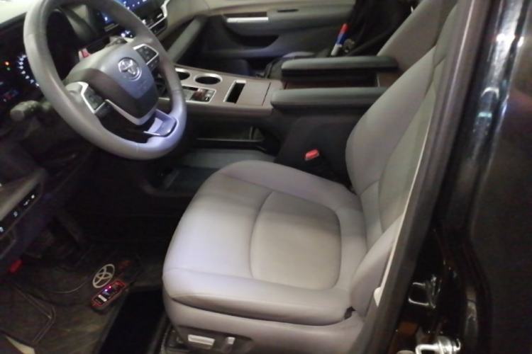Used Toyota Granvia 2023 2.5L Hybrid Prestige PLUS Edition Left Front Seat