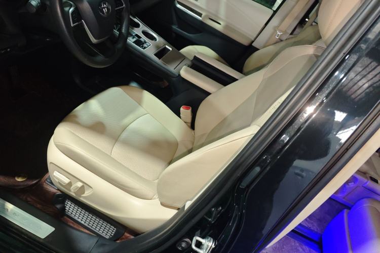 Used Toyota Granvia 2023 2.5L Hybrid Prestige PLUS Edition Left Front Seat