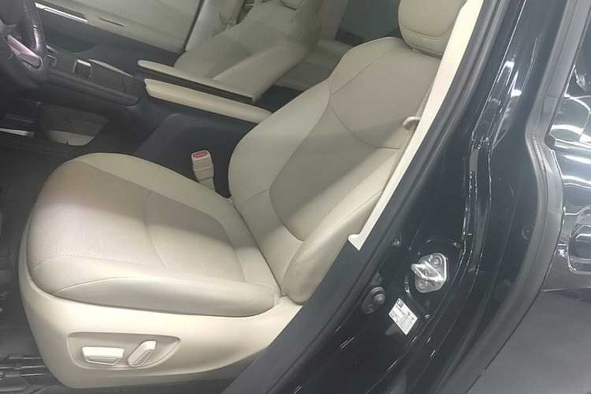 Used Toyota Granvia 2023 2.5L Hybrid Prestige PLUS Edition Left Front Seat