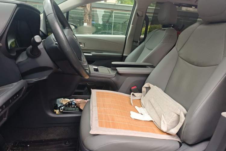 Used Toyota Granvia 2023 2.5L Hybrid Prestige PLUS Edition Left Front Seat