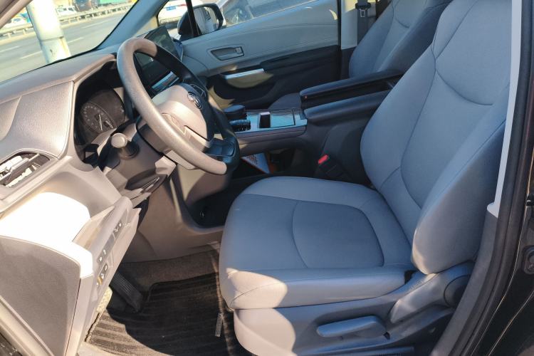 Used Toyota Granvia 2023 2.5L Hybrid Luxury Edition Left Front Seat