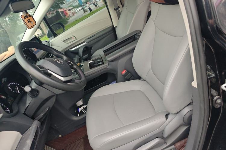 Used Toyota Granvia 2023 2.5L Hybrid Comfort Edition Left Front Seat