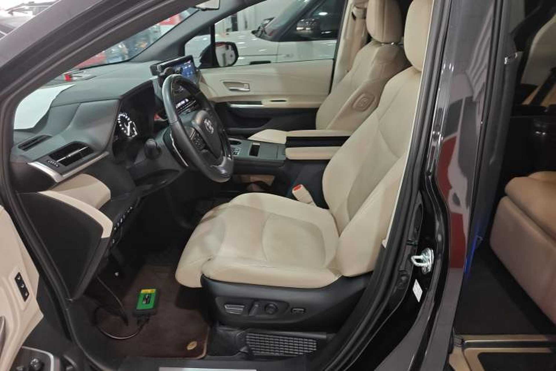 Used Toyota Granvia 2023 2.5L Hybrid Prestige PLUS Edition Left Front Seat