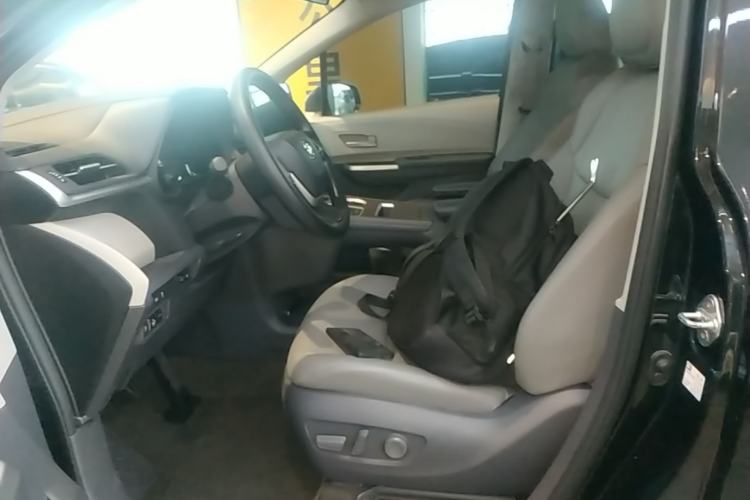 Used Toyota Granvia 2023 2.5L Hybrid Comfort Edition Left Front Seat