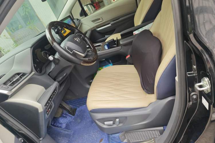 Used Toyota Granvia 2023 2.5L Hybrid Comfort Edition Left Front Seat