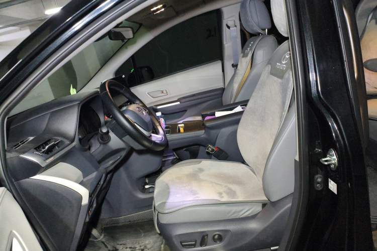 Used Toyota Granvia 2023 2.5L Hybrid Luxury Edition Left Front Seat