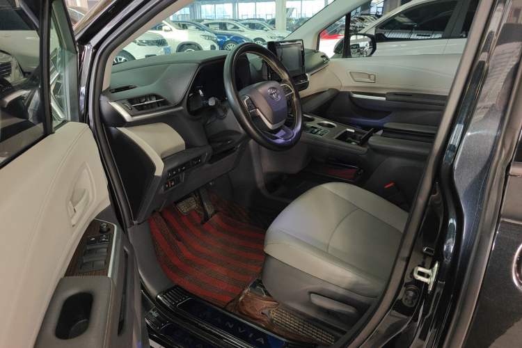 Used Toyota Granvia 2023 2.5L Hybrid Comfort Edition Left Front Seat